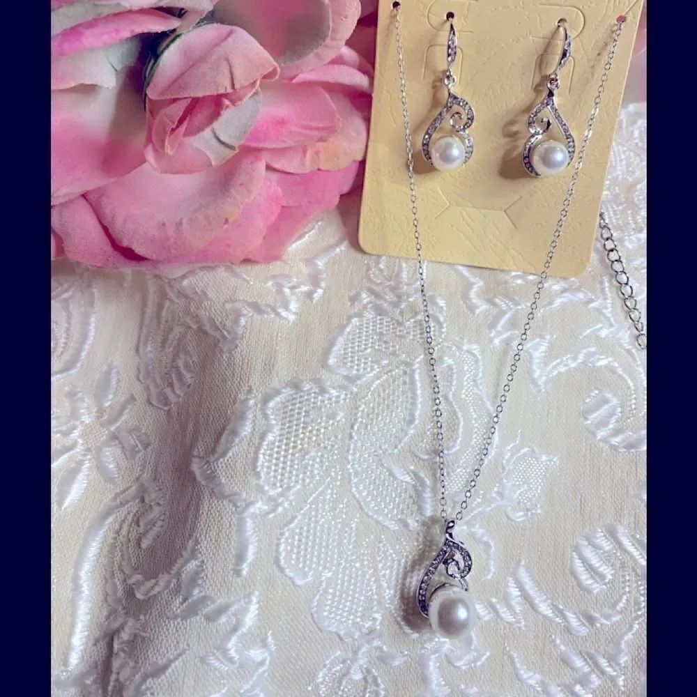 D and B Huabi Wedding rings pendant necklace set
